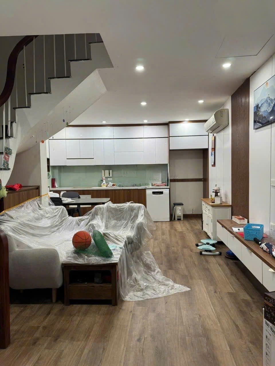 Cho thuê nhà riêng ngõ 67 Đình Thôn, Mỹ Đình 40M x 4T (4 ngủ) giá 15 triệu