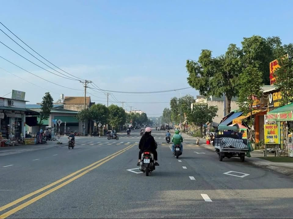 Bán Đất mặt tiền đường nhựa 30m DL14 trục chính mỹ phước 3