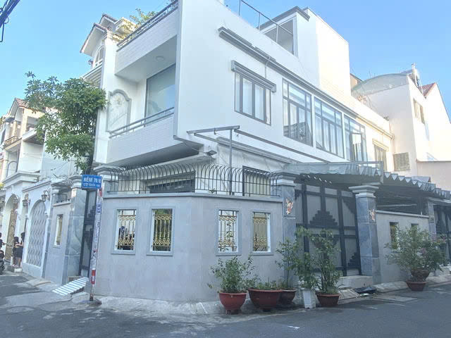 Giá mềm nhất quận Tân phú: 22,5 tỷ - Đô Đốc Long -DT: 125m -6,6m x 19m - trệt, 1 lầu + sân thượng- 5 phòng ngủ, 4 nhà vệ sinh -LH: 077 888 5818 - 077 478 5818 CHUYÊN BĐS SÀI GÒN