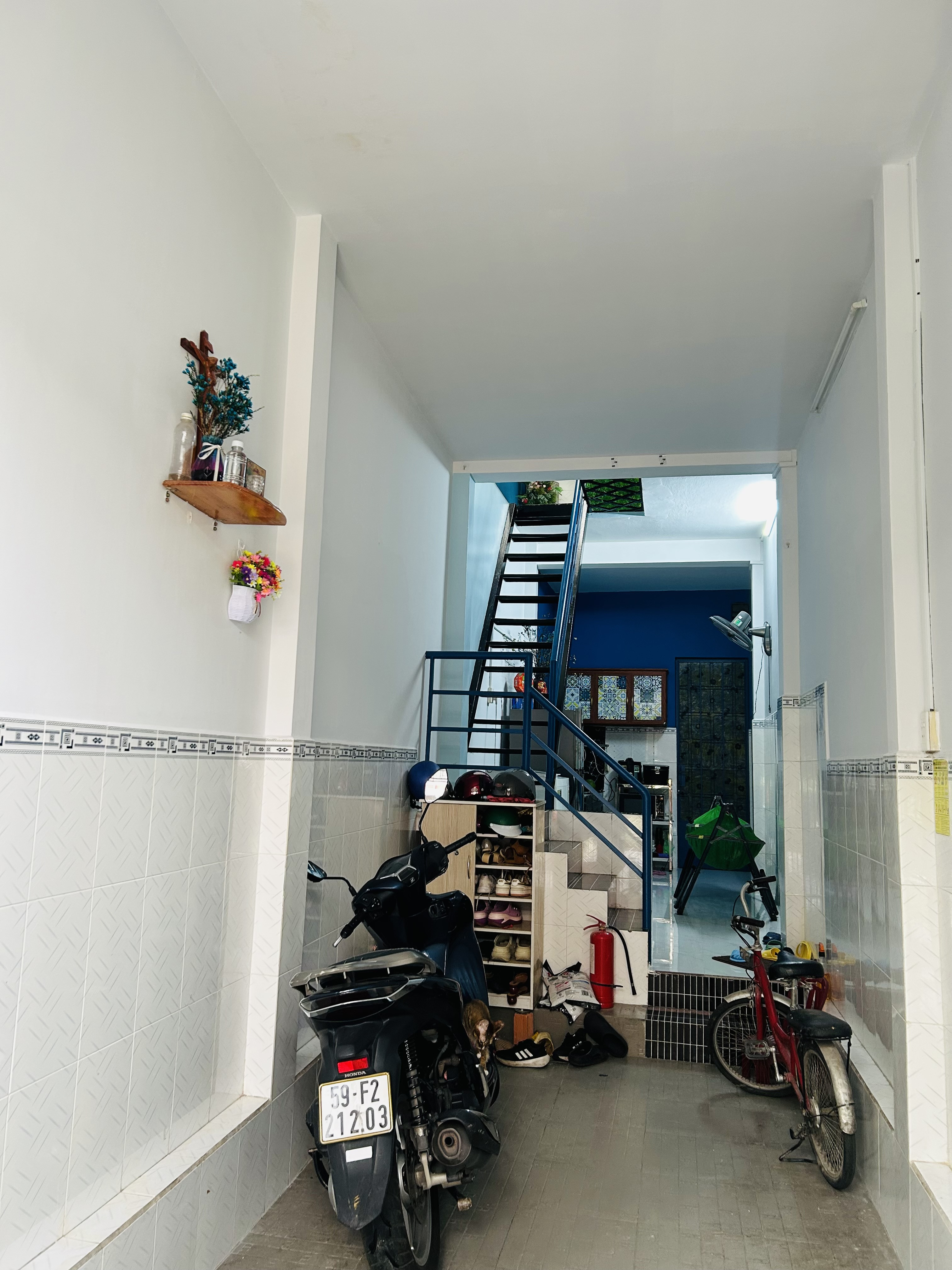 Nhà hẻm thông xe hơi 6m