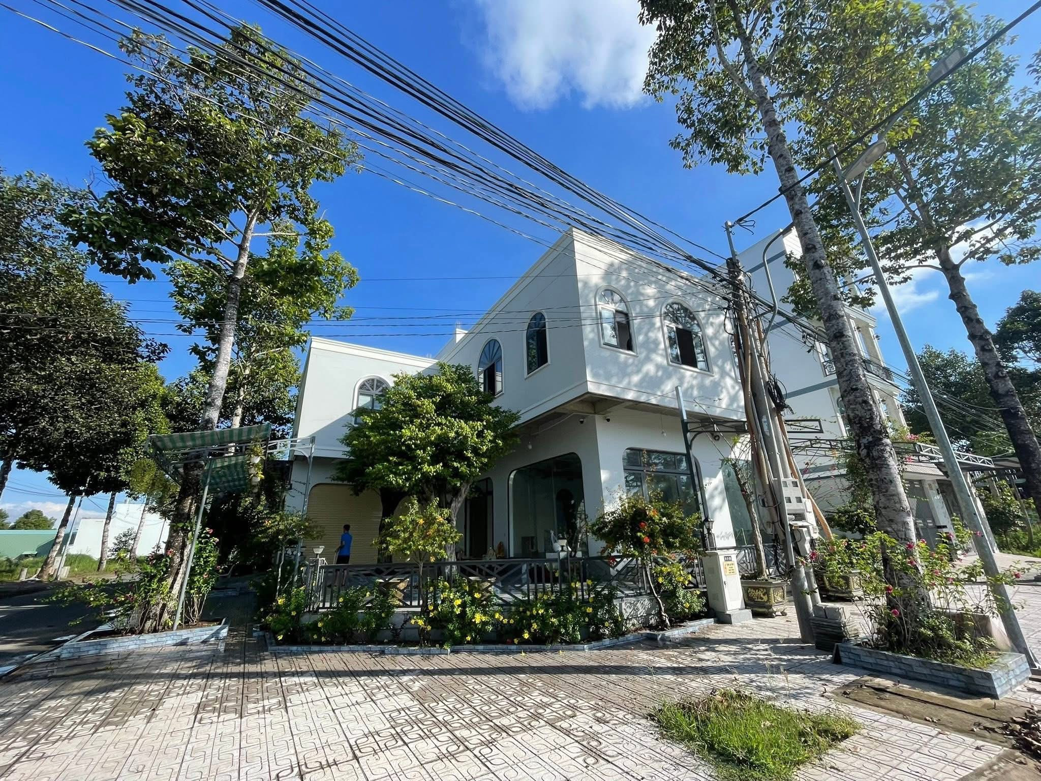 👉22 triệu - CHO THUÊ BIỆT THỰ SÂN VƯỜN 2 TẦNG, GÓC 2 MẶT TIỀN ĐƯỜNG ĐỖ TRỌNG VĂN, Khu KITA AIR PORT - STELLA MEGA CITY
