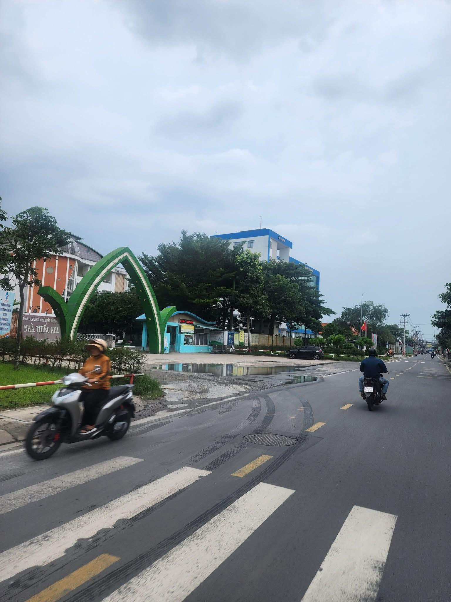 Bán nhà 452m² có sẵn 312m² thổ cư ngang 10m giá 21 tỷ tại Đường Đỗ Văn Dậy Xã Hóc Môn Ms261
