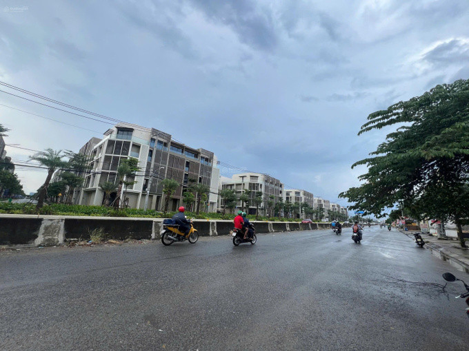 Bán nhanh nền ngay MTĐ Đỗ Xuân Hợp, Phước Long B, Quận 9, sổ sẵn.