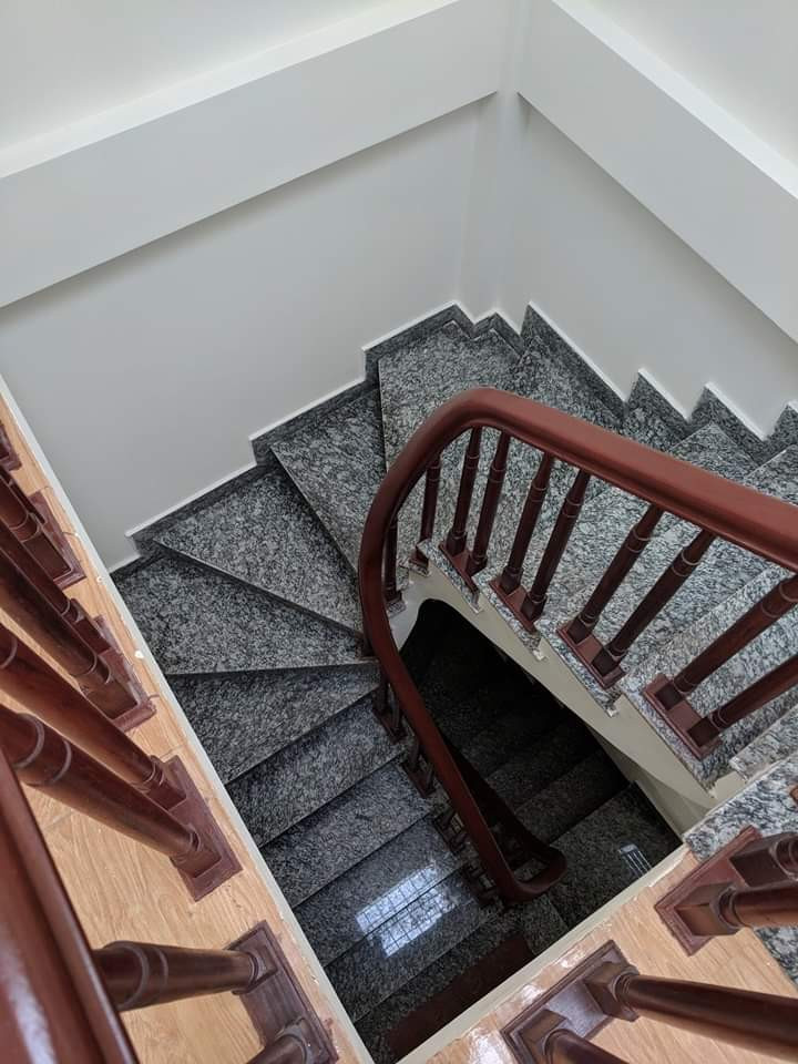 BÁN NHÀ DOÃN KẾ THIỆN – VỪA Ở VỪA CHO THUÊ SIÊU LỢI NHUẬN 41M2 5 TẦNG MONING ĐỖ CỬA .
