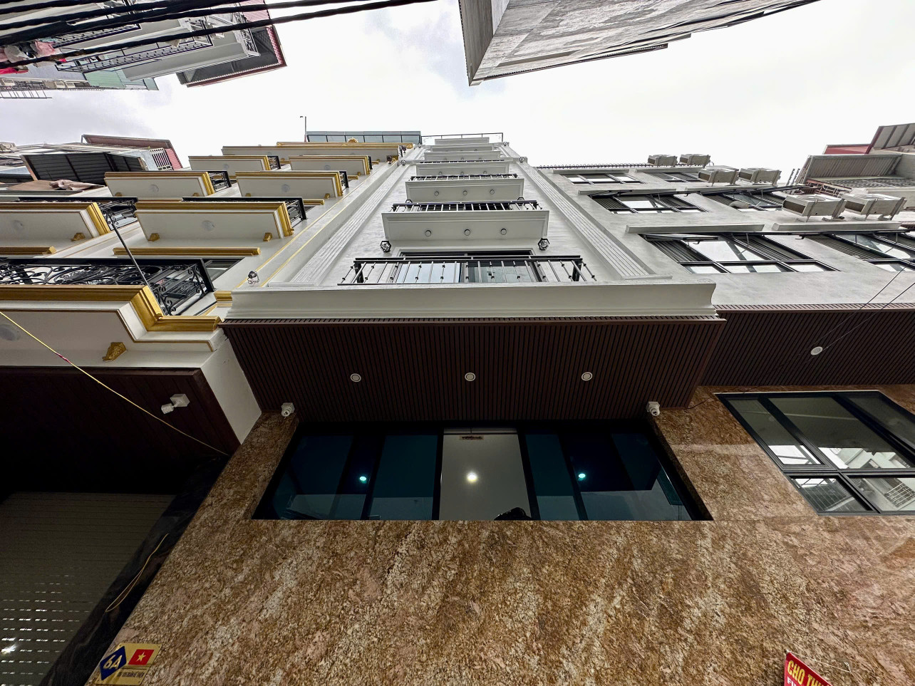 (Tin thật 100%) Bán tòa CHDV kiêm VP 70m2 x 9T ở Doãn Kế Thiện - Ô tô tránh - Dòng tiền 1,2 tỷ/năm