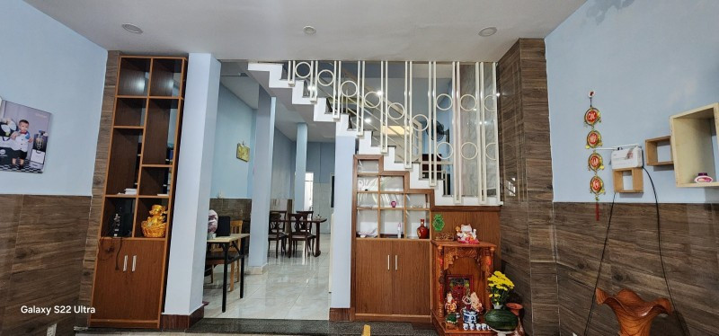 Bán nhà 3 Tầng 108m² Dĩ An,SHR đường xe hơi,gần chợ Đoàn Thị Kia