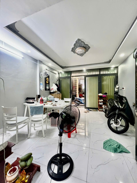 BÁN NHÀ  03 TẤM BTCT

 - KhU DÂN CƯ HIỆN HỮU, P13 , Quận 4

NGANG 4M CÓ 4 TỶ