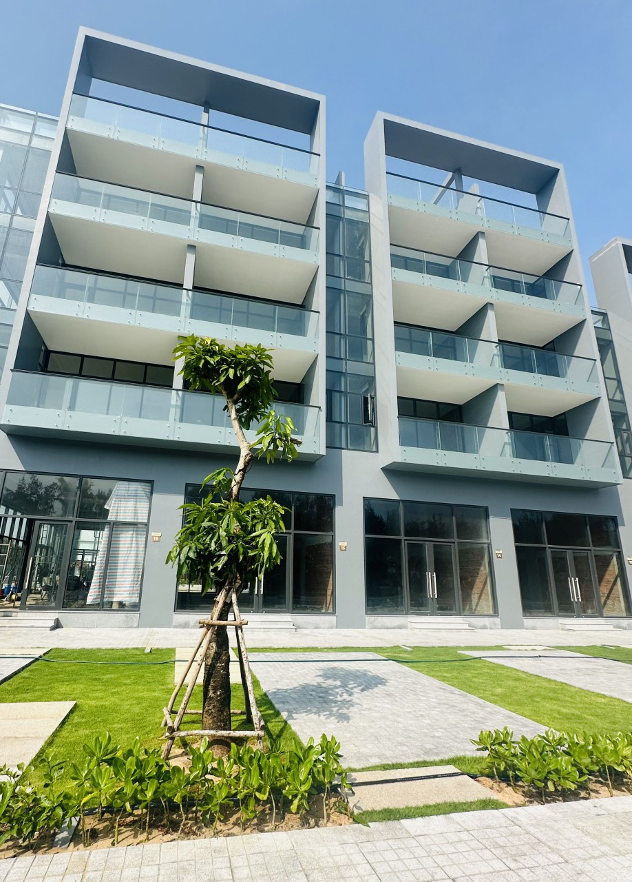 Siêu phẩm shophouse 2 mặt tiền trực diện biển Tuy Hoà, DT 6x28m, chỉ từ 8tỷ843/NHHT 0% lãi sổ riêng