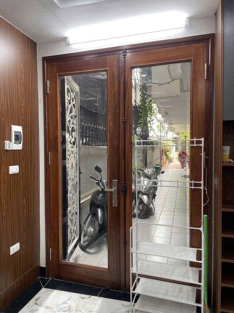 Cho thuê nhà Phố Đội Cấn 5 tầng x 45m2, 18 Triệu VP cty, ở gđ, người nước ngoài