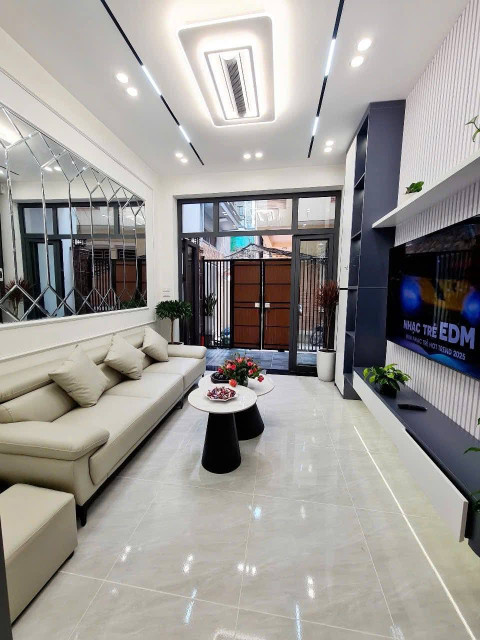 Nhà Mới! Đội Cấn,Tặng full nội thất,DT: 39m2 x  4Tầng,MT: 3.5m,Giá: 9.6 tỷ Ba Đình