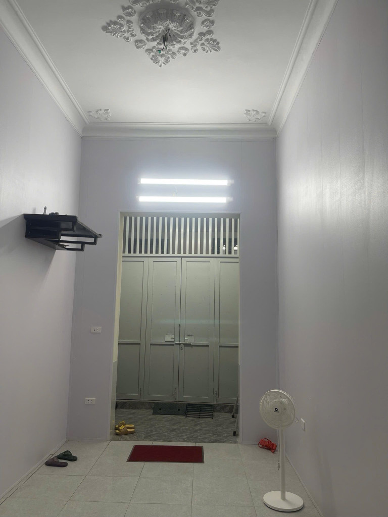 Cho thuê nhà ngõ Đội Cấn, 60 m2* 2 tầng 3pn 2vs, 14,5 triệu KD on, Home stay, VP, C.ty