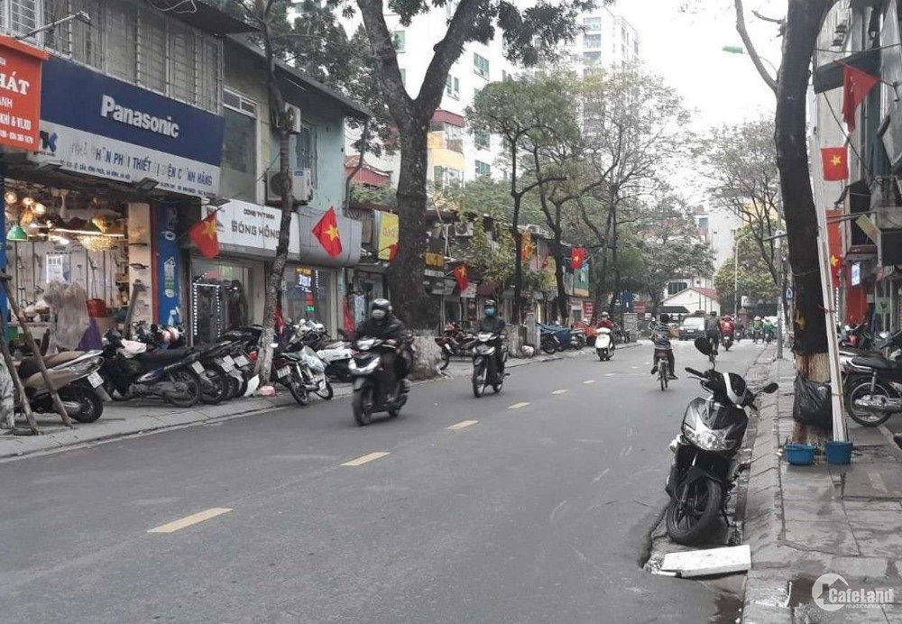 Chính chủ cho thuê nhà 5 tầng,10 phòng, mặt tiền đẹp, vỉa hè rộng, GIÁ HỢP LÝ phố Đội Cấn, 0366893772