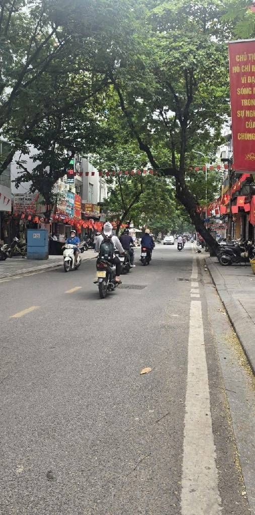 Bán mặt phố Đội Cấn, 60m, Trung Tâm Ba Đình, Gần Lăng Bác, 32 Tỷ