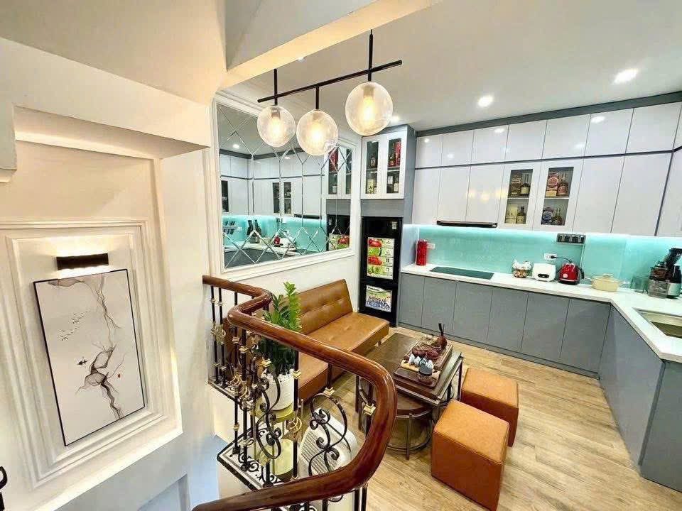 Cho Thuê Nhà Ngõ 204b Đội Cấn - Ba Đình 30M² 5 Tầng 3 Ngủ - Nội Thất CB - Giá Thuê 13,5tr