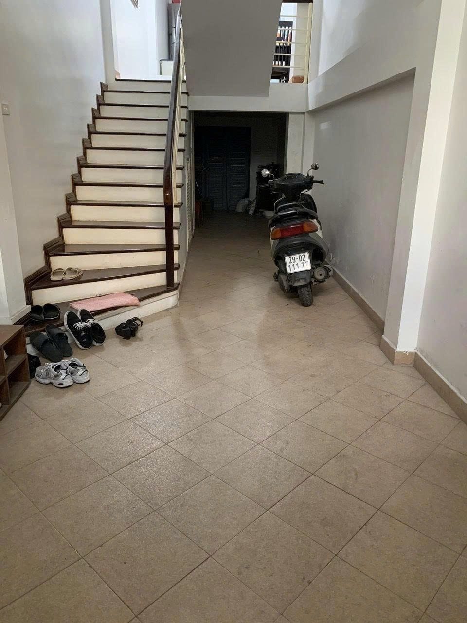 Cho Thuê Nhà Ngõ 210 Đội Cấn - Ba Đình 45M² 5 Tầng 5 Ngủ - Nội Thất CB - Giá Thuê 16tr