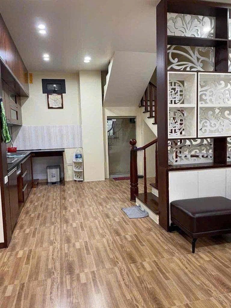 Cho thuê nhà Ngõ 174 Đội Cấn, Phường Ngọc Hà, Quận Ba Đình, Hà Nội
Diện tích ; 45 m² x 4 tầng -13tr/1tháng