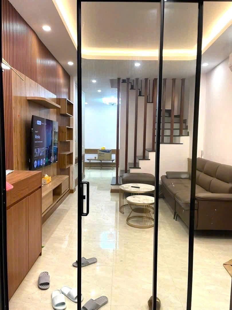 Cho thuê nhà ngõ Đội Cấn 40m2 x 4 tầng, 5 ngủ, 16.5 triệu vào ngay