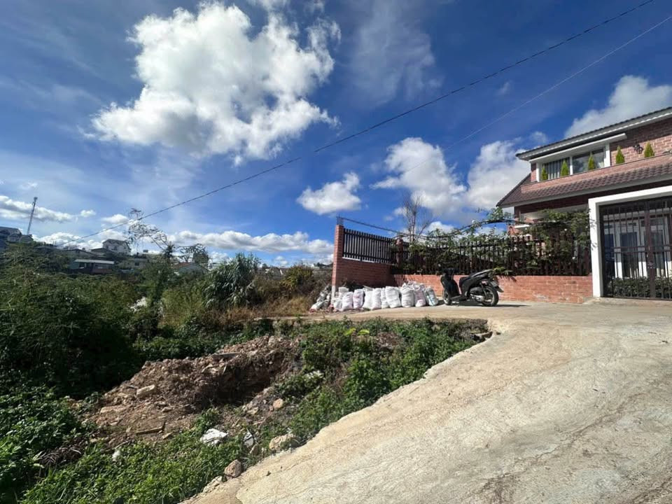 Cần bán Lô Đất giá tốt toạ lạc tại ĐỒI HUY HOÀNG, P. Lâm Viên, Đà Lạt 1800m2