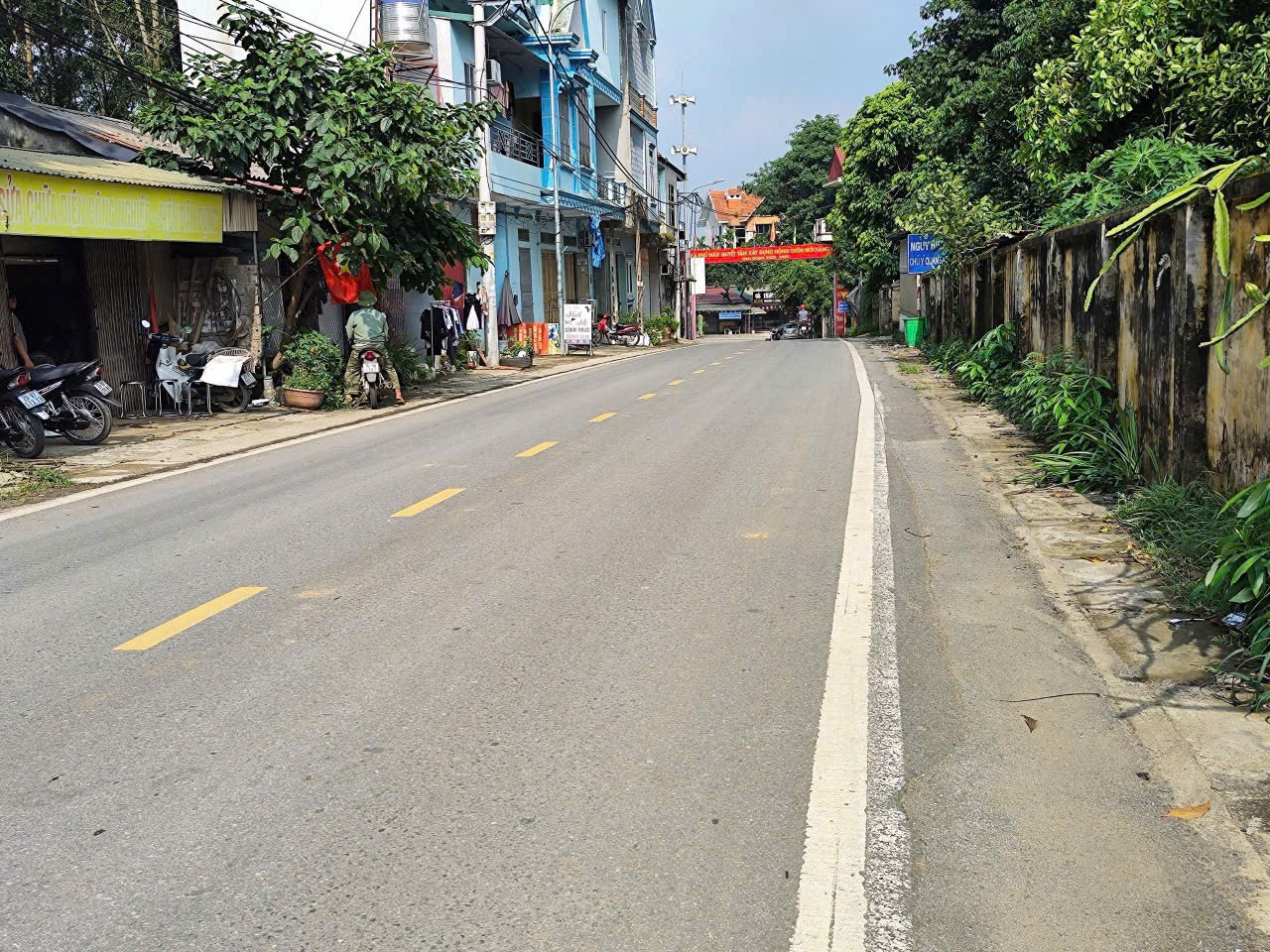 Cần bán gấp lô đất 2 mặt tiền, trục chính kinh doanh gần đô thị vệ tinh Hòa lạc