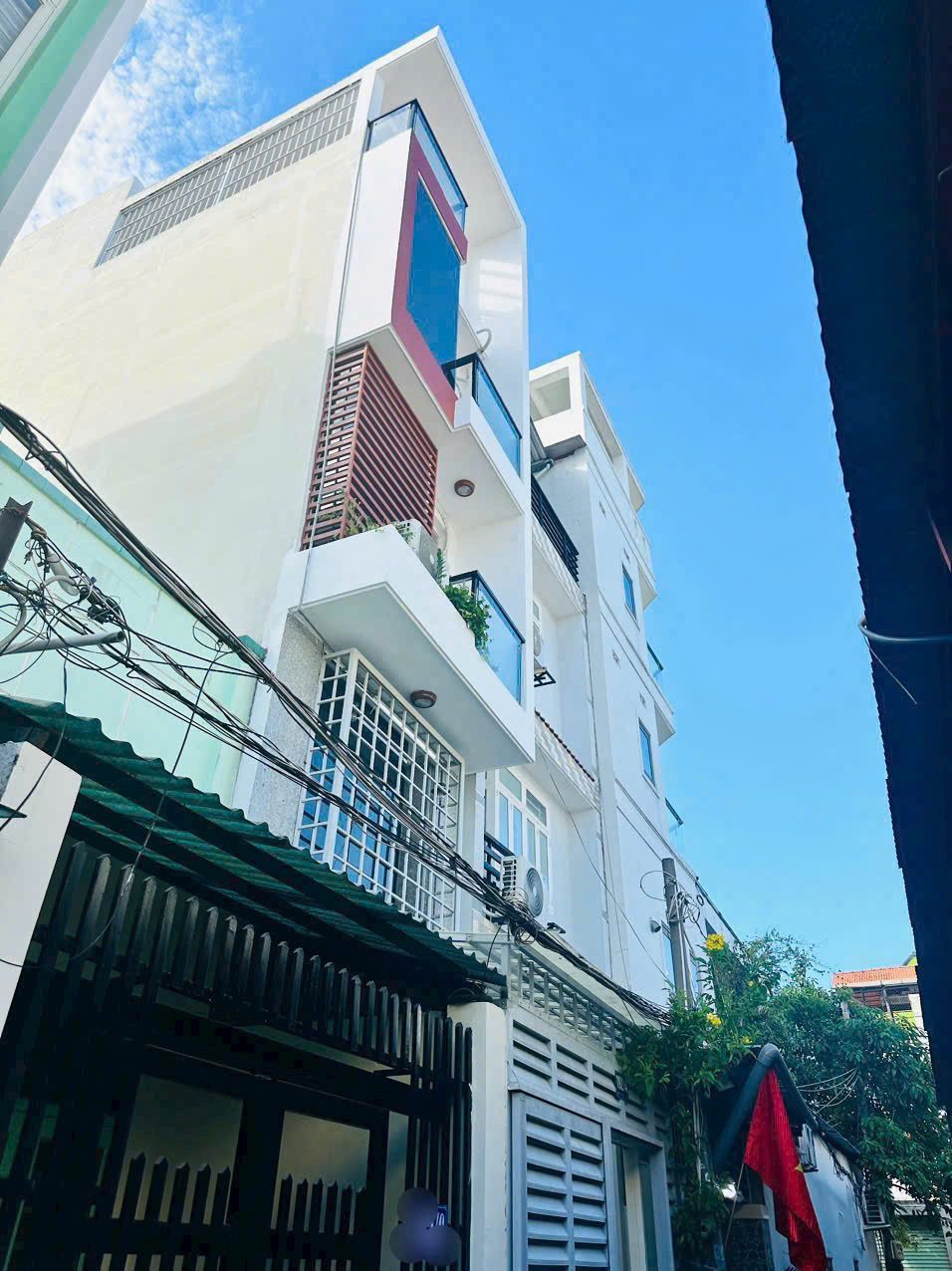Lên sóng nhà 43.6m² Đồng Đen gần chợ Tân Bình. Giá 4.5 tỷ,  xây 1 trệt 2 lầu. Bao sổ, hẻm oto