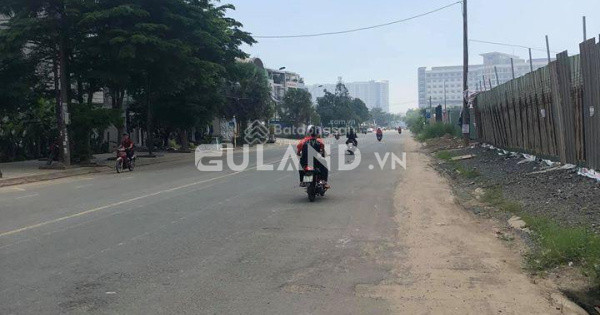 cho thuê căn góc 2MT đường đông hồ