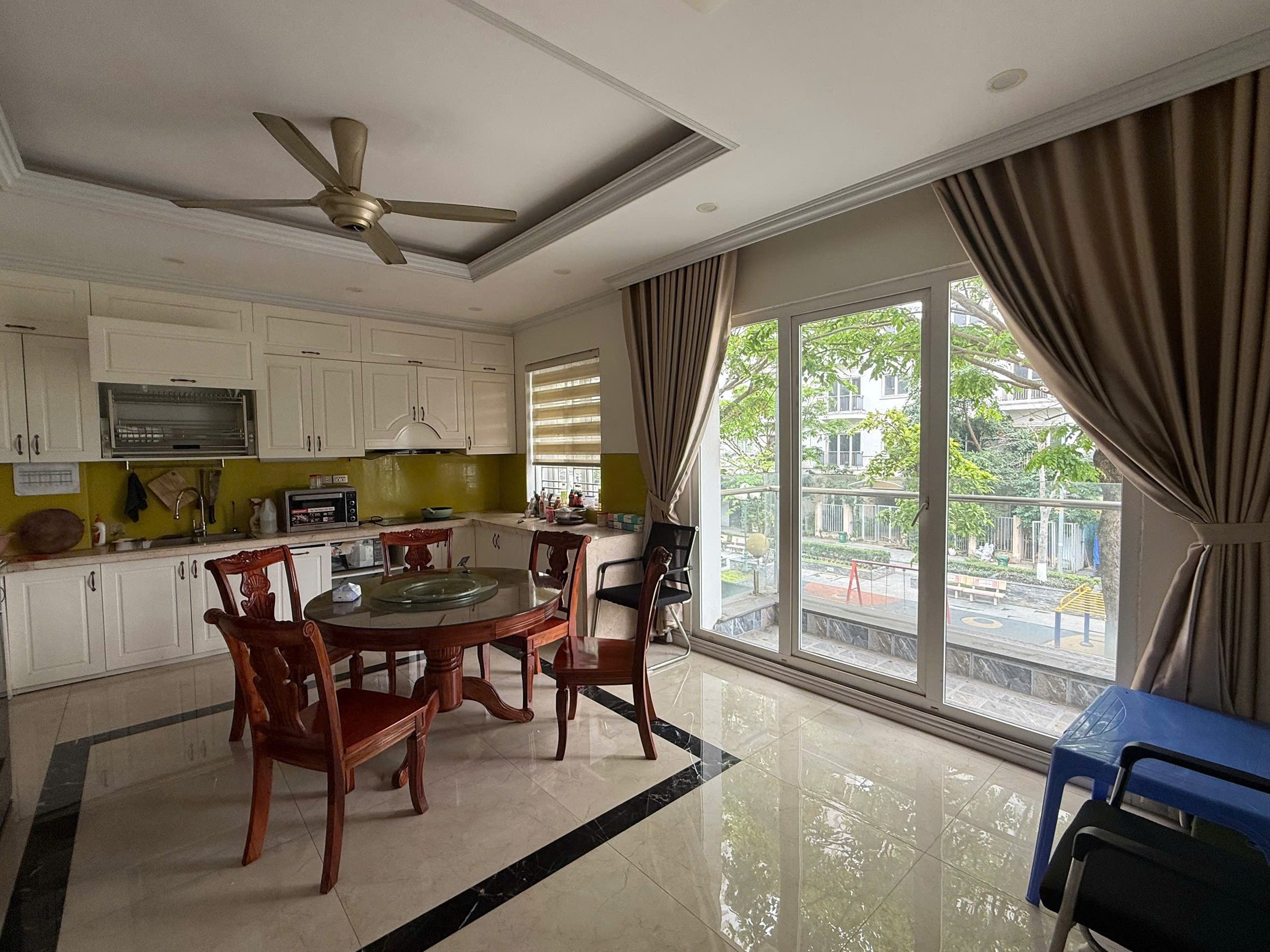 CHO THUÊ BIỆT THỰ LÔ GÓC EUROWINDOW RIVER PARK, 2 THOÁNG, THANG MÁY, VIEW VƯỜN HOA
