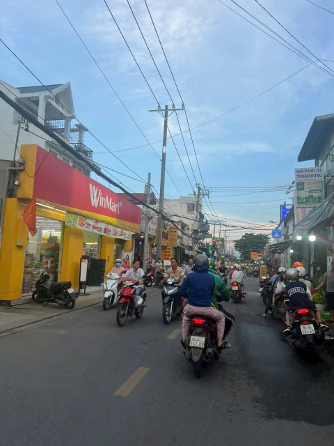Bán gấp Nhà MBKD (4x26) mặt tiền chợ Cây Sộp, Đông Hưng Thuận 02, Q12 Giá tốt
