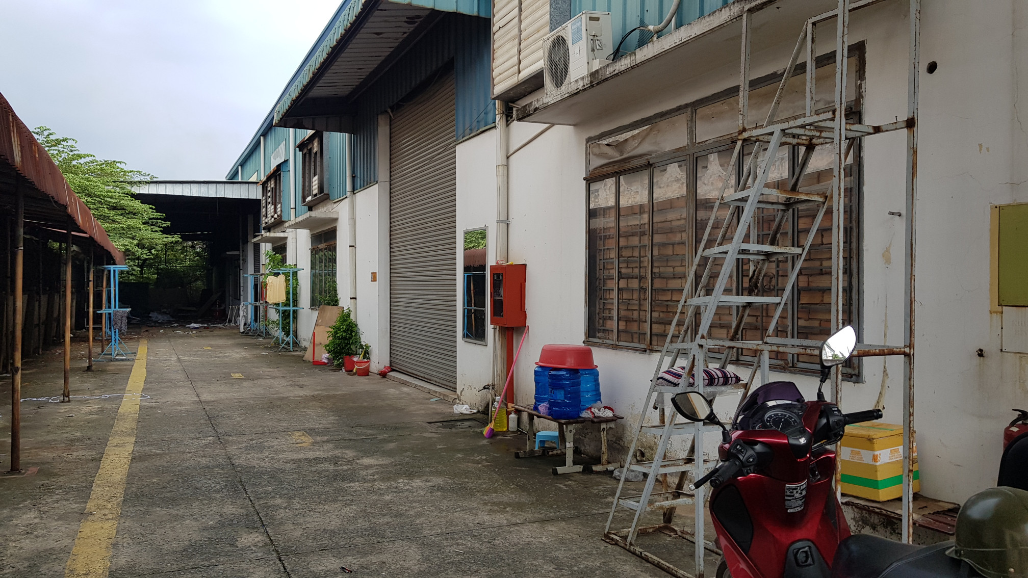 BÁN NHÀ XƯỞNG NẰM ĐƯỜNG NGUYỄN VĂN QUÁ P ĐÔNG HƯNG THUẬN QUẬN 12 DT: 2800M