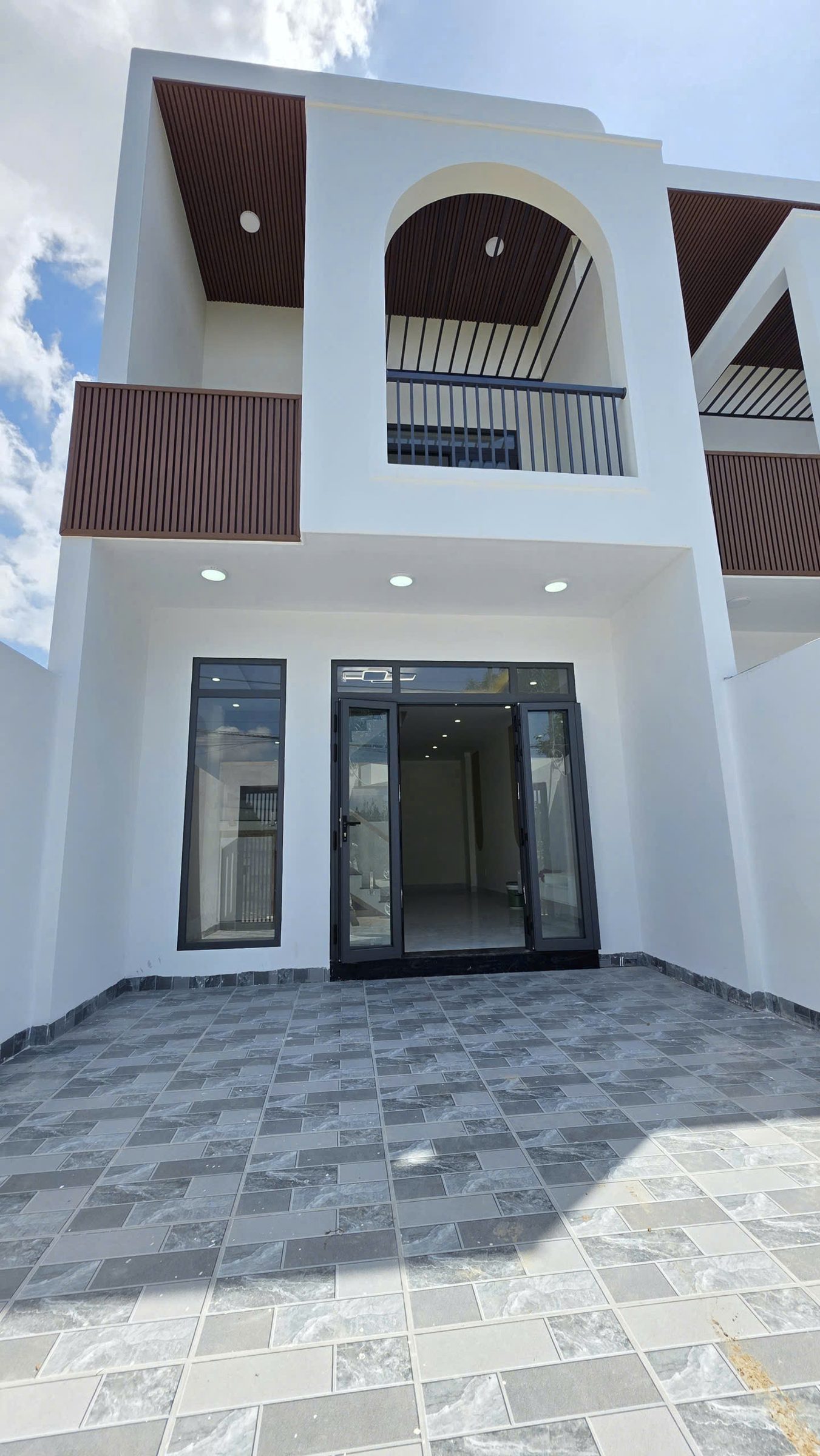 NHÀ GIÁ TỐT – CHỈ 2 tỷ 100tr NGAY ĐỒNG KHỞI 🔥