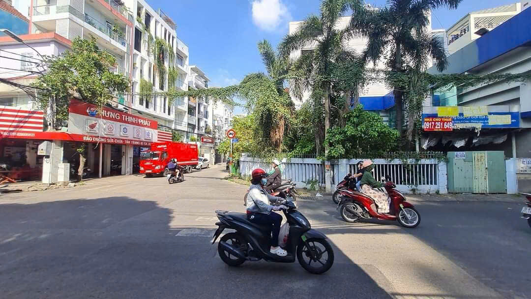 Bán căn nhà góc 2 mặt tiền đường Hồng Lĩnh - Đồng Nai, Quận 10 DT: 17x23m - 2 lầu giá 98 tỷ