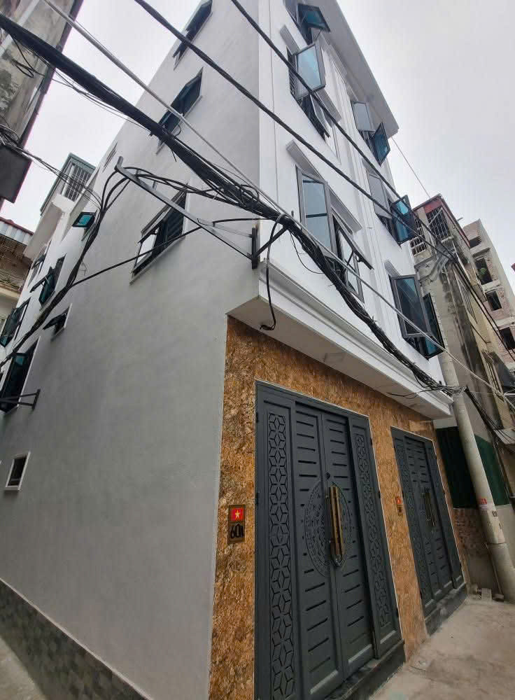 BÁN NHÀ ĐÔNG NGẠC - BẮC TỪ LIÊM - DT32M2 - 5 TẦNG - GIÁ 5,8 TỶ - ĐỂ Ở . KINH DOANH - ĐẸP , LONG LANH