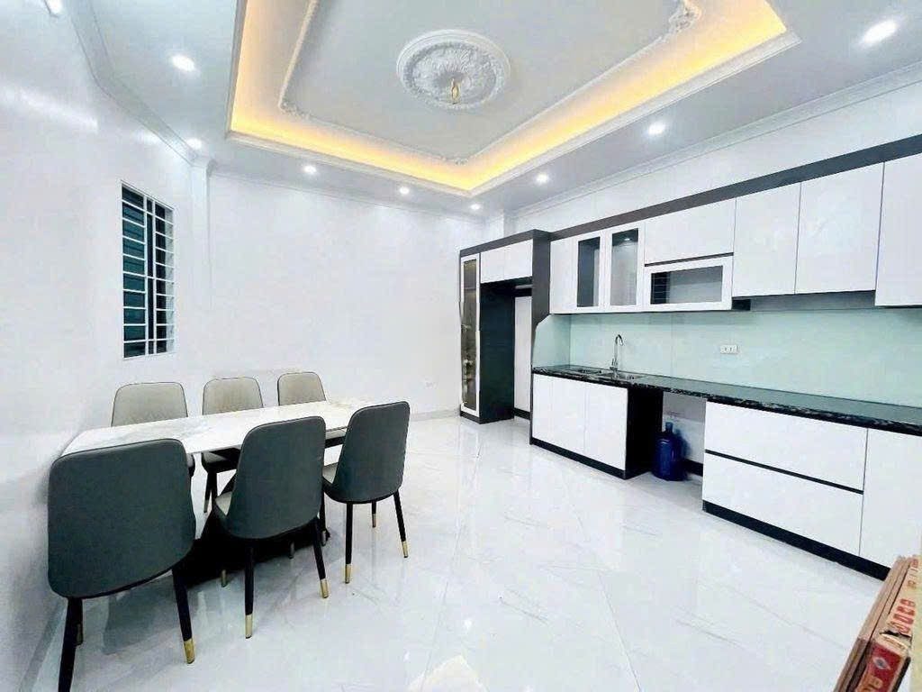 Cho Thuê Nhà Ngõ 35 Đông Ngạc - Bắc Từ Liêm 35M² 5 Tầng 3 Ngủ - Full Nội Thất - Nhà Lô Góc - Gần Phố - Giá Thuê 12tr