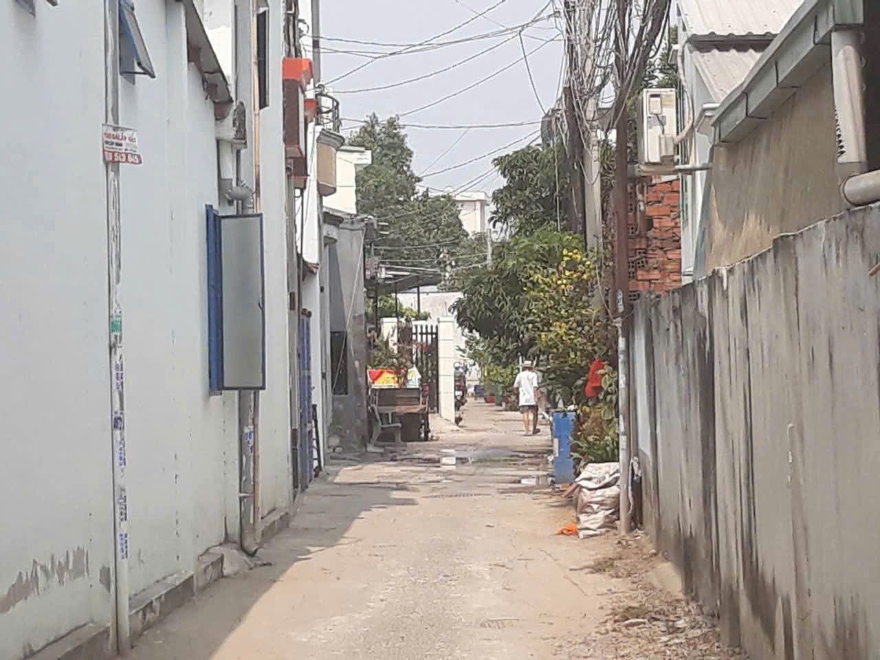 BÁN ĐẤT NỞ HẬU – PHONG THỦY ĐẸP – DIỆN TÍCH RỘNG
Tổng diện tích: 180,2 m²
Thổ cư: 151,1 m²
Ngang 6m – nở hậu 7m
Lô đất có thế nở hậu (hậu rộng hơn mặt tiền) – theo phong thủy được xem là rất tốt, tượng trưng cho tài lộc tích tụ, làm ăn phát triển, gia