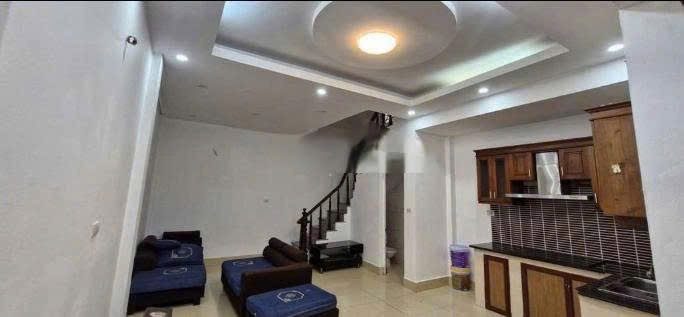 Cho thuê nhà ngõ 41 Đông Tác,Đống Đa HN
Diện tích 35m2 x 4 tầng.
Thiết kế:  3 PN 4VS -15tr/1tháng
