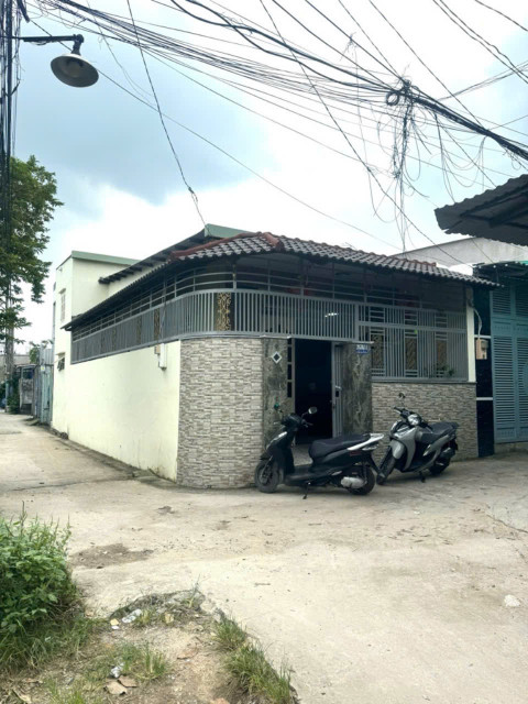 Đông Thạnh 3, Hóc Môn, DT: 6*14m, GIá 3.17 tỷ. Hẻm xe hơi, Gần sân banh.