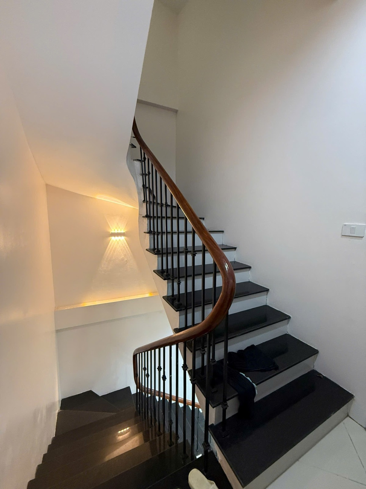Bán nhà Đông Thiên 51m² ngang 4.1m giá 11.5 tỷ Phường Vĩnh Hưng (LH: Zalo 0862299066)