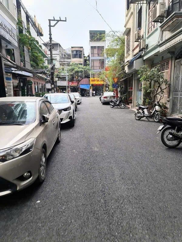 NHỈNH 6.x TỶ HOÀNG MAI 30m 5 TẦNG 6 NGỦ  - NHÀ MỚI KOONG VỀ Ở NGAY - Ô TÔ CÁCH 20 MÉT- GẦN TRƯỜNG CHỢ - VỊ TRÍ ĐẸP( Có thương lượng)