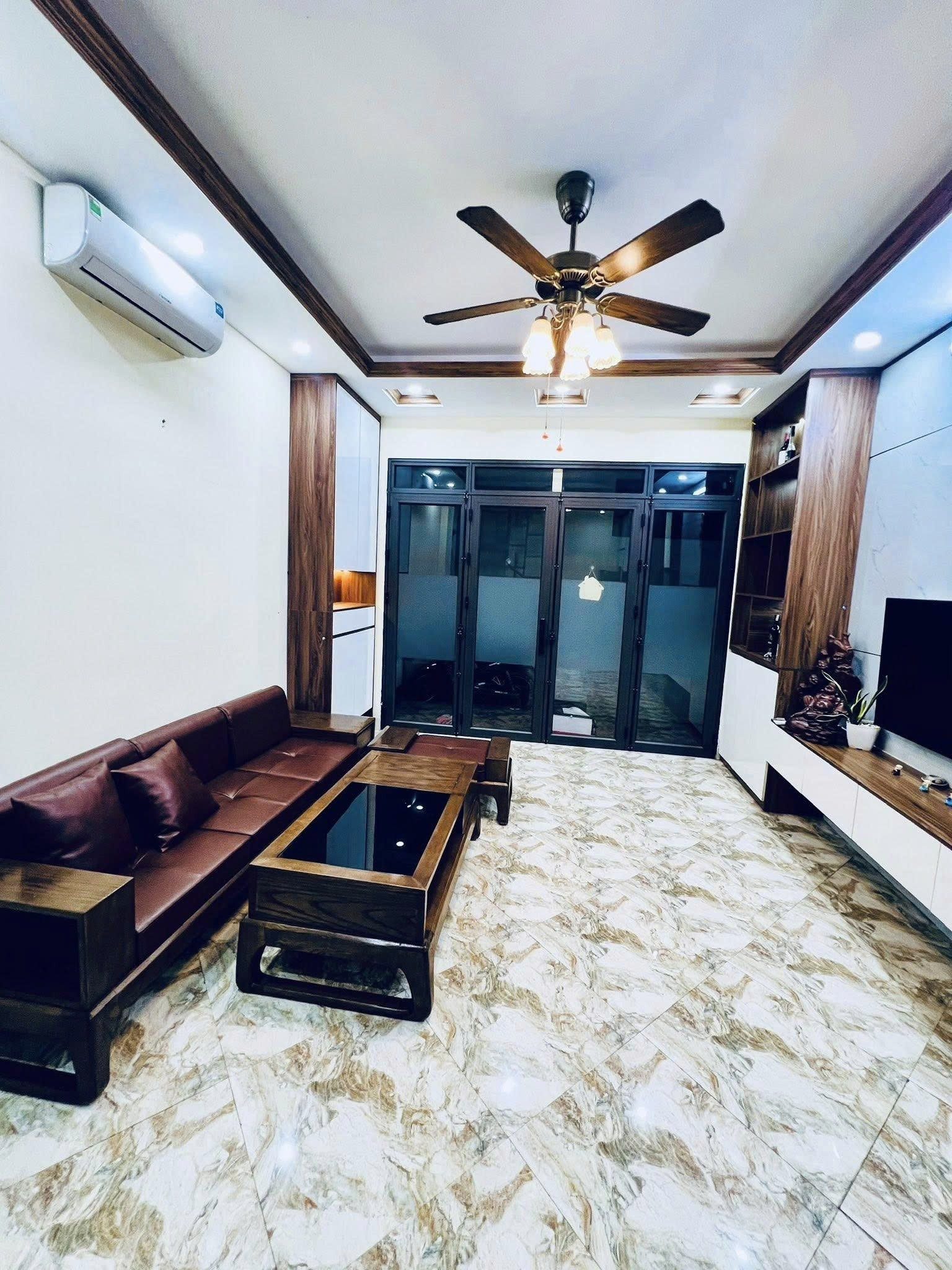 Cho Thuê Nhà Đông Thiên - Vĩnh Hưng - Hoàng Mai 40M² 5 Tầng 3 Ngủ - Full Nội Thất - Ở, Kinh Doanh VP.. Giá Thuê 13tr