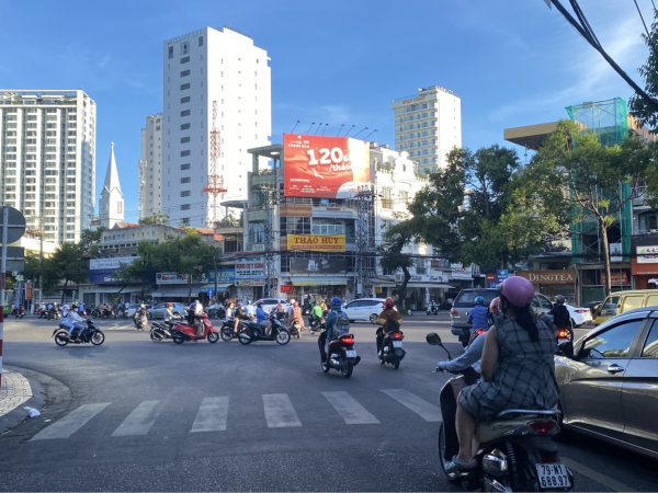 Đất mặt tiền cần bán