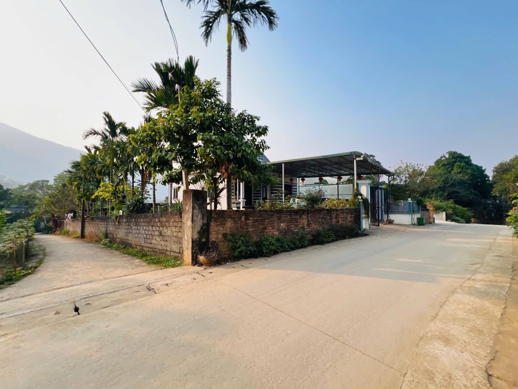 LÔ GÓC 175M2 ĐƯỜNG THÔNG THOÁNG CẦN BÁN GẤP