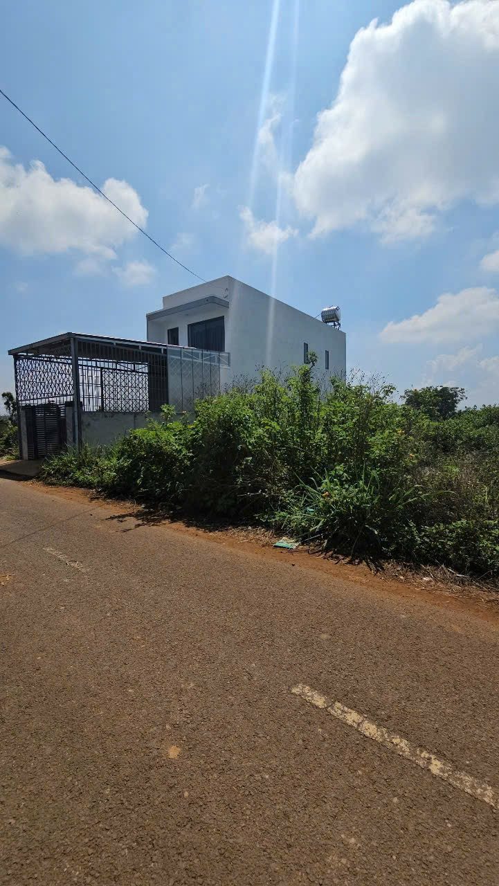 Bán đất 1196m² có sẵn 300m² thổ cư ngang 7m giá 2.8 tỷ tại đường ĐT 725 Xã Đức Trọng