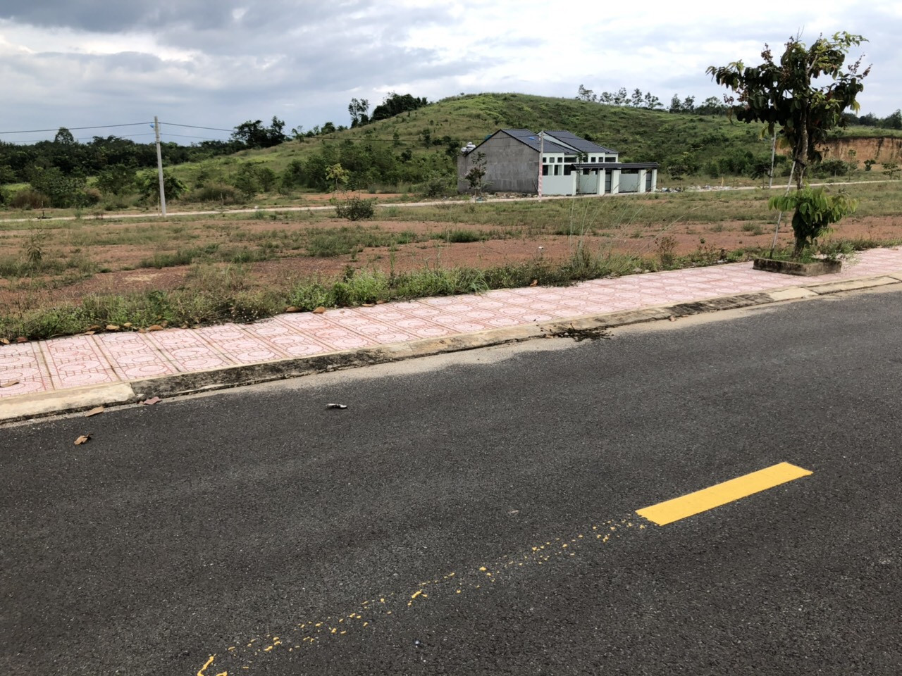 BÁN NHANH 1350M2 ĐẤT MẶT TIỀN QUỐC LỘ 13 VÀO 100M NGAY SÁT BÊN NHÀ MÁY. GIÁ 270 TRIỆU
