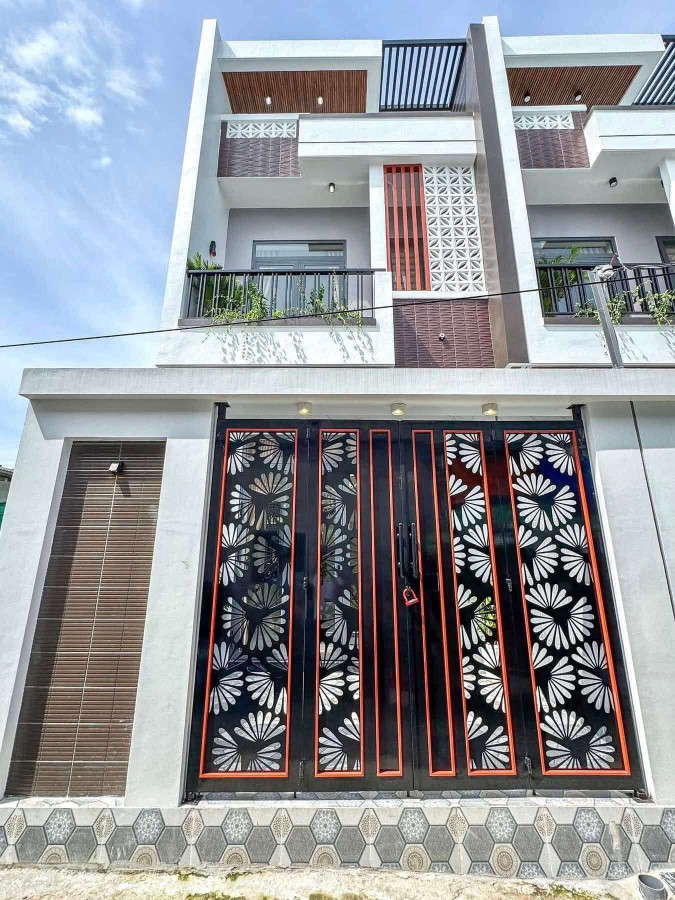 Bán nhà trước tết 1 trệt 2 lầu                                                                                                                                                        Mặt tiền kinh doanh đường DT 743  p.An Phú, Tp.Thuận An