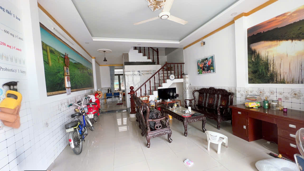 Bán nhà 1 Trệt 1 Lầu TT Dĩ An,có hoàn công,đường nhựa xe hơi quay đầu,gần Vincom