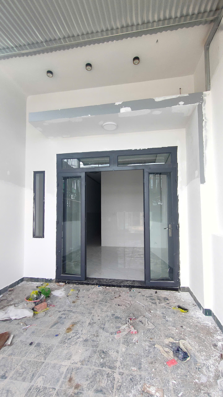 Hạ giá 200 triệu, bán nhà sổ riêng thổ cư, gần cầu Bạch Đằng, Tân Uyên, Bình Dương