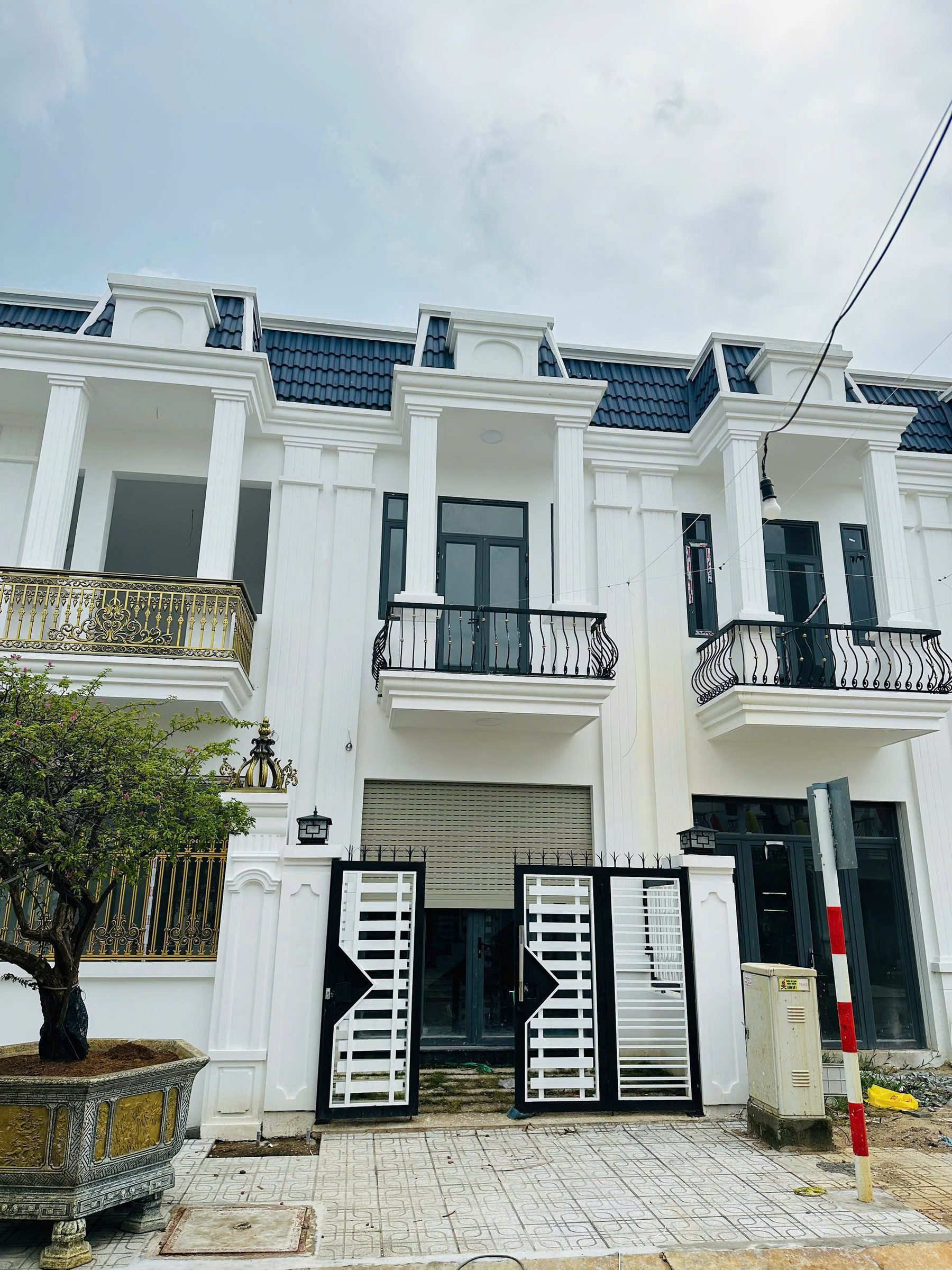 Bán nhà 1 trệt 1 lầu sổ riêng ngay ngã tư hội nghĩa bình dương