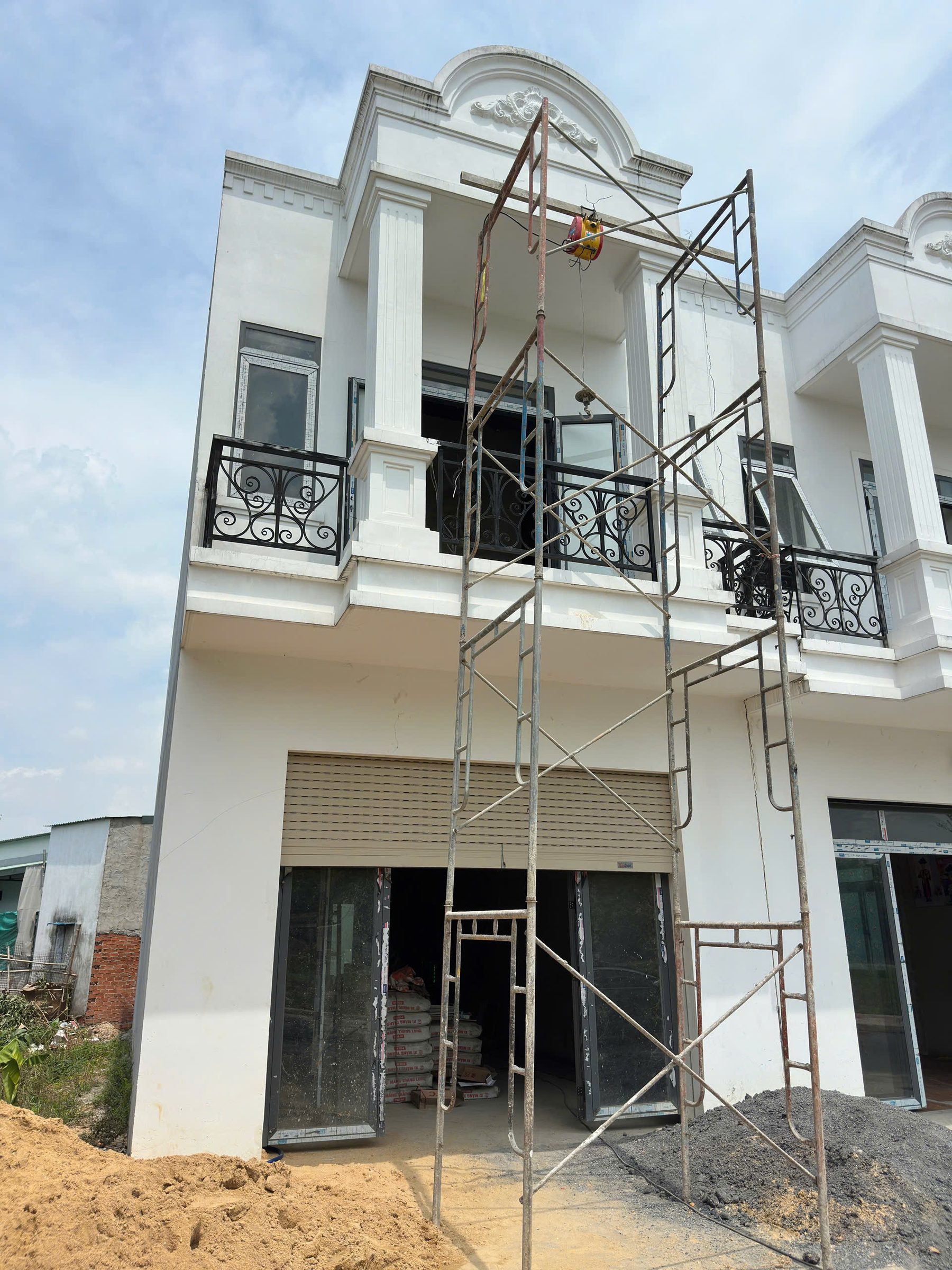 Nhà xây mới 1 trệt 1 lầu ngay cầu bình cơ