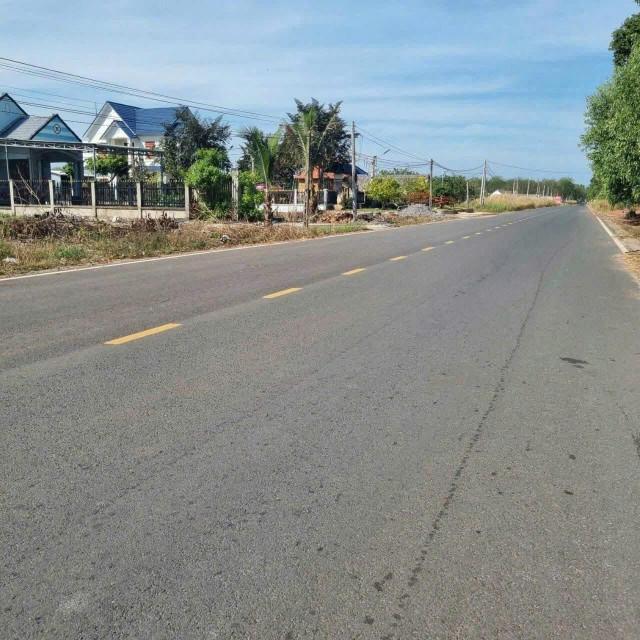 Đất TP.HCM 2 mặt tiền sổ sẵn công chứng ngay.