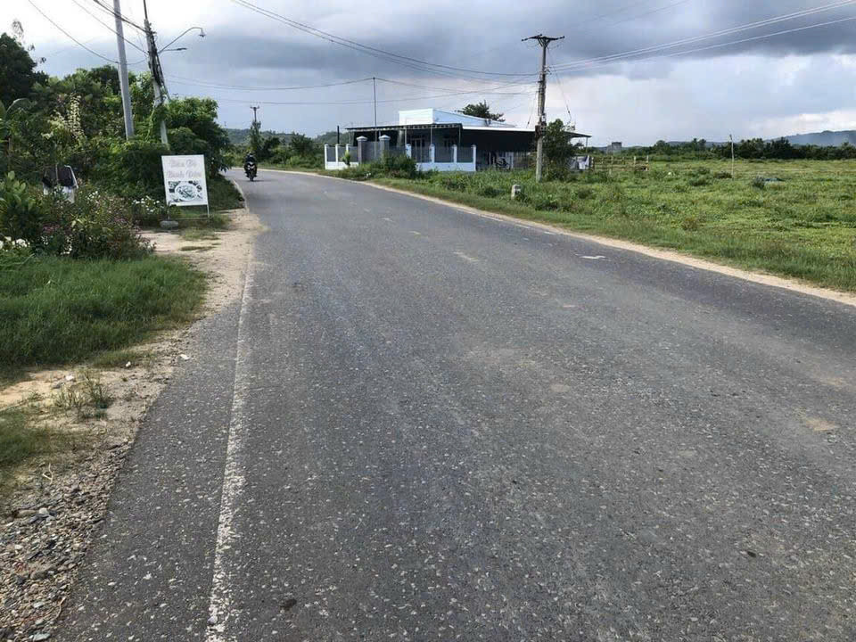 Đất Minh Thạnh-TP.HCM sổ sẵn công chứng ngay.
