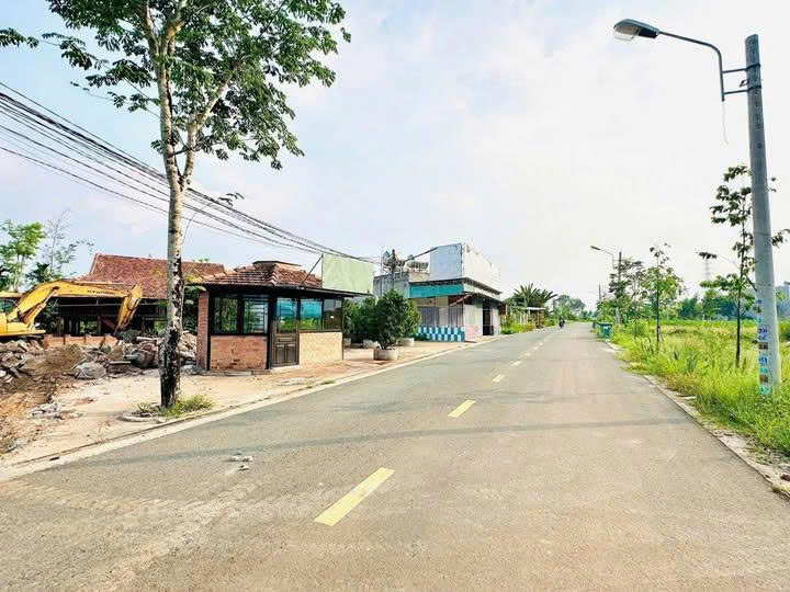 Đất Minh Thạnh-TP.HCM đường nhựa, dân đông, tiện ích có sẵn.